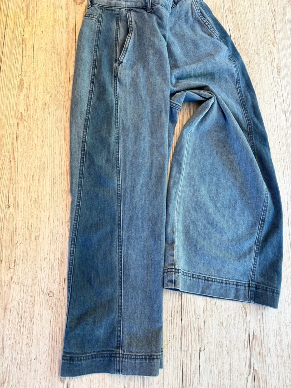 Who What Wear Wide-Leg Crop Jeans in Washed Blue with Side Detail 6 - Picture 7 of 10